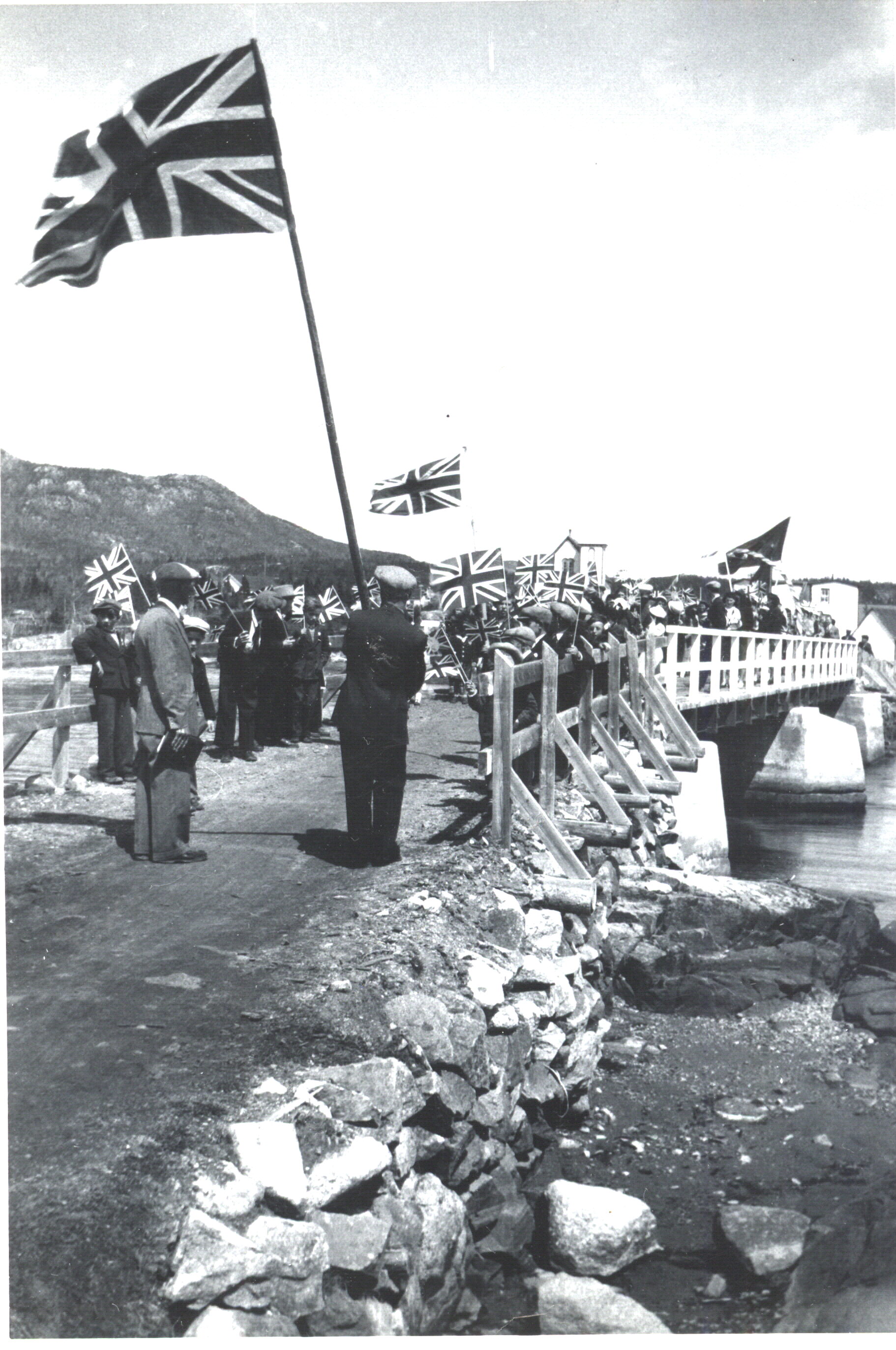 lodgepradeontheoldbridgel.jpg